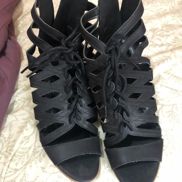 Lace sandals - Picture 2 of 4